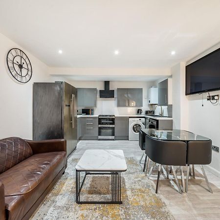 Two Bed Home In The Heart Of Egham Buitenkant foto